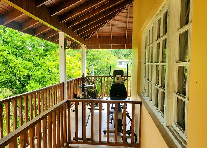 Sunbreeze Ocho Rios - A Spacious, Homely Apartment