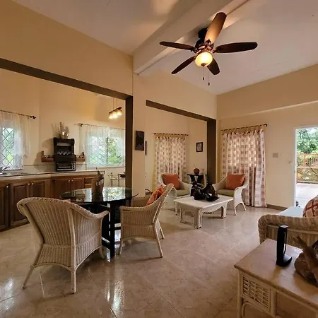 Sunbreeze Ocho Rios - A Spacious, Homely Apartment Exterior photo
